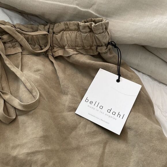 Bella Dahl High Tide Ruffle Waist Short Size Medium Olive NWT Retail 103.00 - Picture 4 of 7